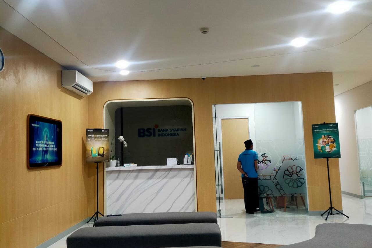 Interior kantor Bank Syariah Indonesia